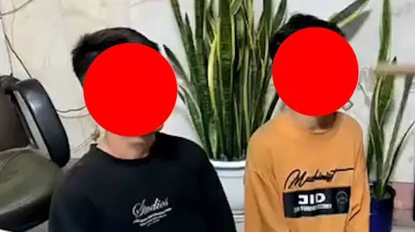 فیلم لحظه سرقت عجیب موتورسیکلت توسط 2 نوجوان در شرق تهران 