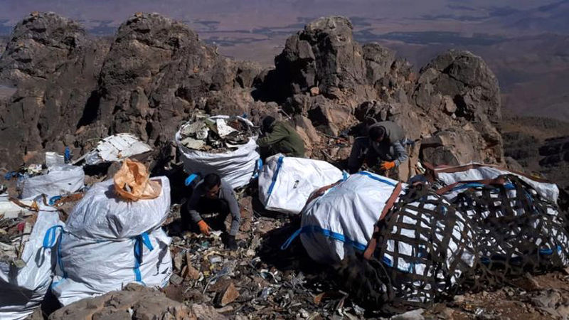 تصاویری از انتقال قطعات بقایاى پرواز تهران یاسوج هواپیمایی آسمان 