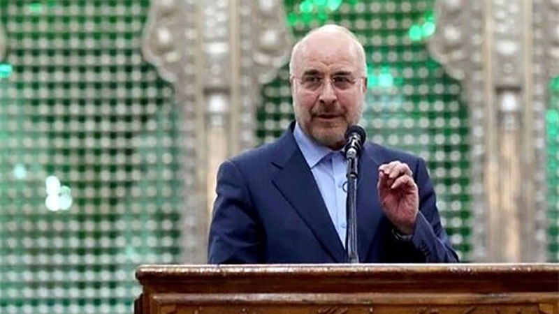 محمد باقر قالیباف ، رئیس مجلس شورای اسلامی که به اتفاق نمایندگان مجلس در حرم مطهر امام راحل با آرمان‌های بنیانگذار کبیر انقلاب اسلامی تجدید میثاق کرد