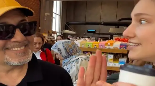 رضا عطاران و گفتگوی بامزه با دختر آرژانتینی! / دمت گرررم رضاااا!