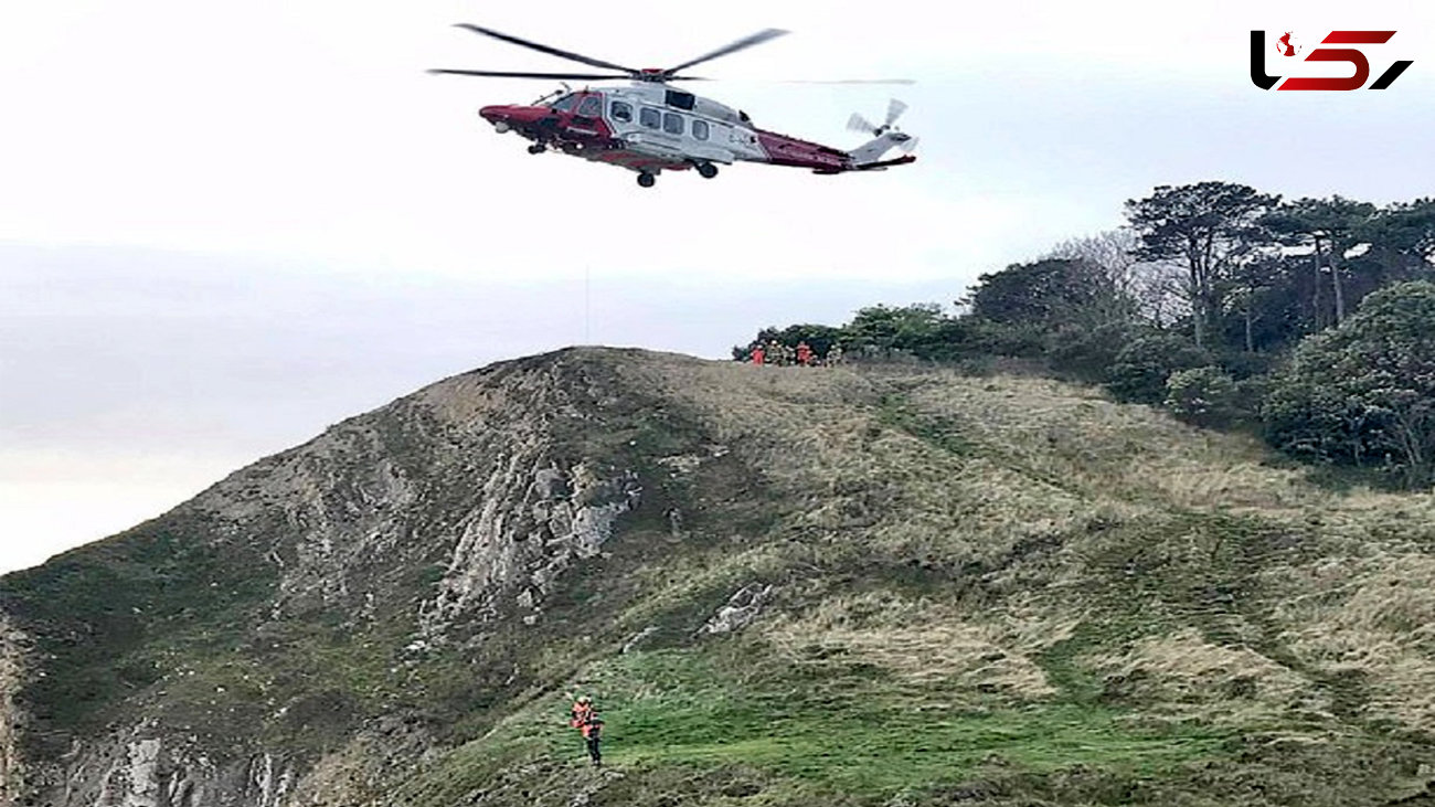 نجات 2 کوهنورد توسط هلی کوپتر گارد ساحلی / آن ها در صخره ها گیر کرده بودند + فیلم 