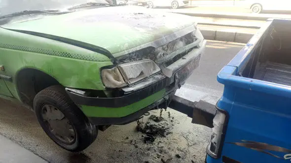 آتش گرفتن تاکسی زن تهرانی در اتوبان امام علی  / آتش نشانی دیر رسید 