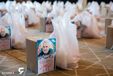 توزیع بسته معیشتی به نیازمندان در سالگرد شهادت سردار سلیمانی