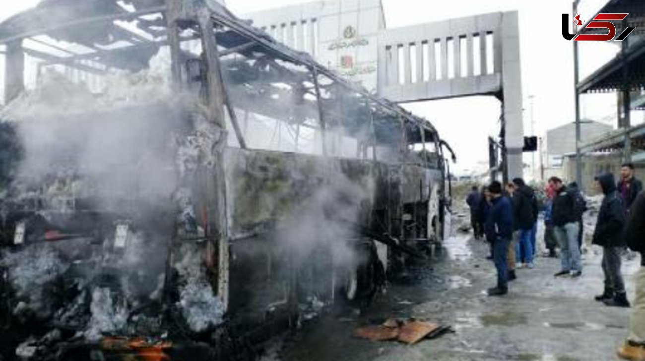 خاکستر شدن اتوبوس در مرز تمرچین / بدون مسافر و بدون آتش نشان ! + عکس