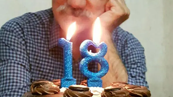 خود جوان پنداری بازیگر پیشکسوت!/ عکس 