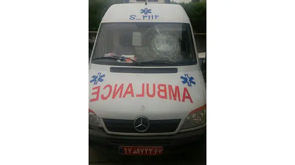 حمله بیمار عصبانی با بیل به پرسنل اورژانس نوشهر+ عکس