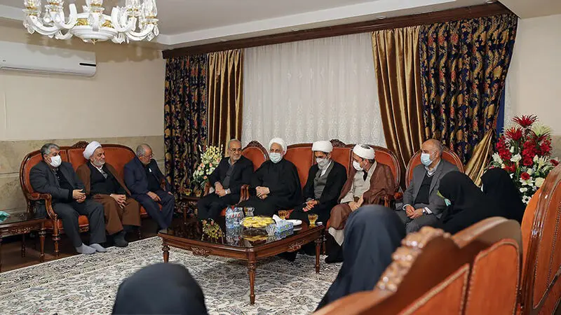 حجت‌الاسلام والمسلمین محسنی اژه‌ای در  دیدار با خانواده شهید سلیمانی