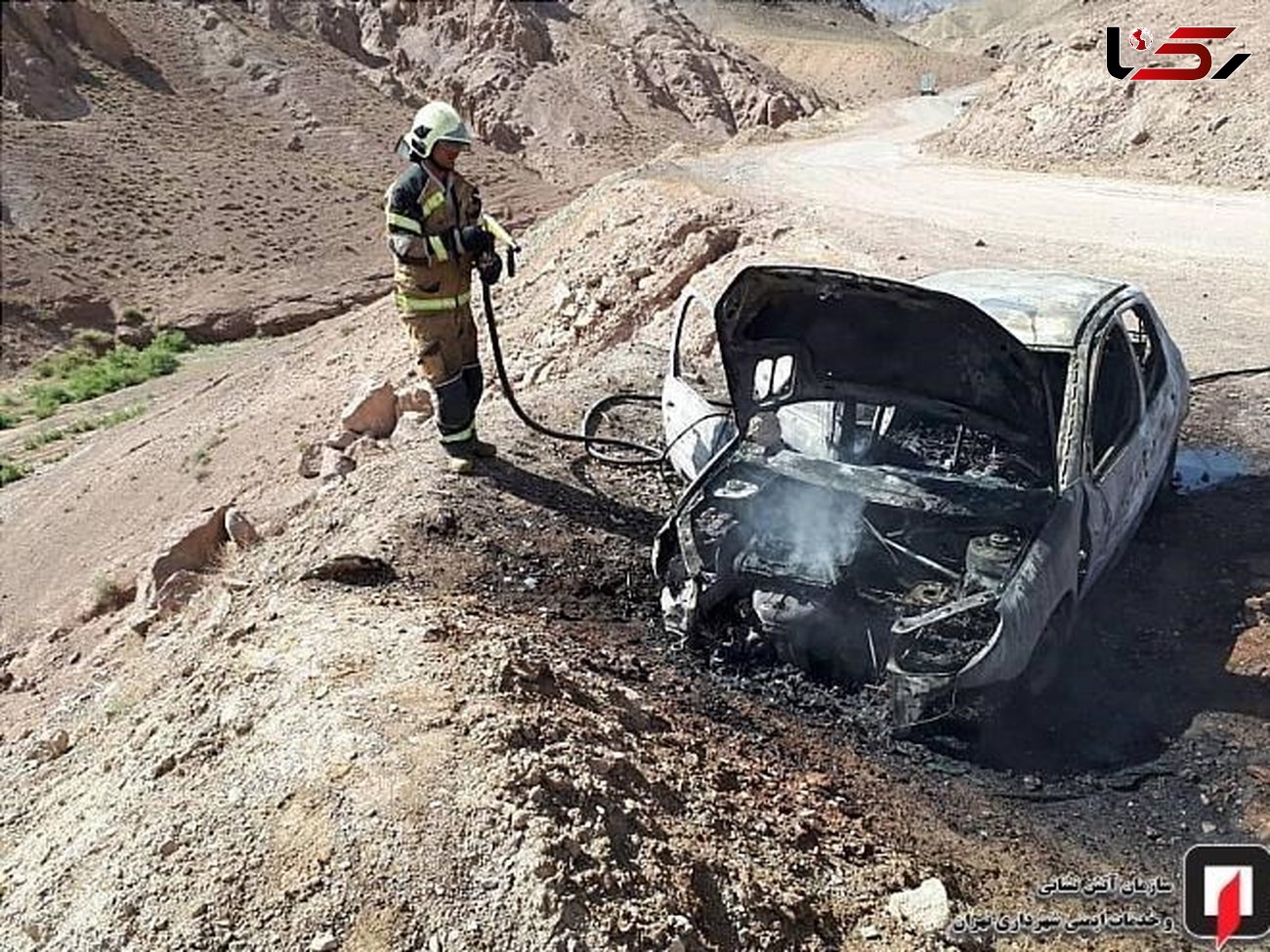 بوی بنزین نشانه ای از آتش سوزی مهیب پژو 206 در جاده خاوران بود + عکس 