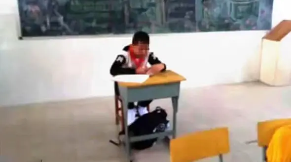 اقدام قبیحانه معلم بی شخصیت با کودک سرطانی+عکس