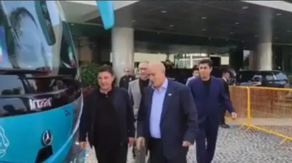 فیلم / عزیمت تیم ملی فوتبال ایران به فرودگاه تیخوانا با بدرقه رییس فدراسیون