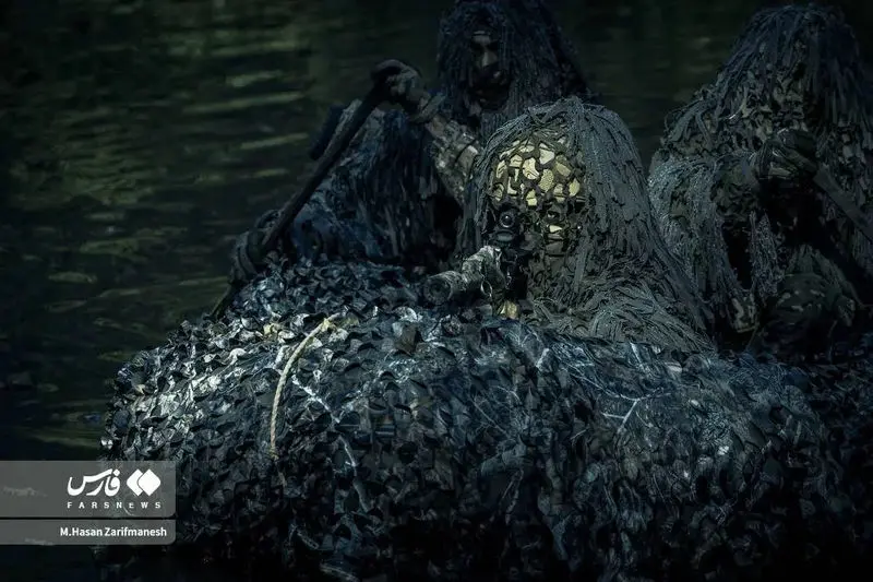 تمرین و آموزش های تخصصی رزم در جنگل توسط بسیجیان یگان ویژه فاتحین تهران بزرگ در جنگل‌های شمال کشور