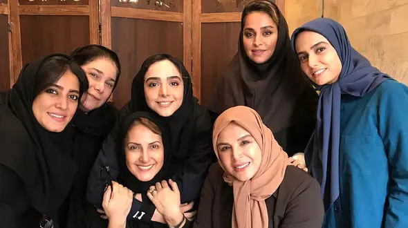 دورهمی بازیگران سریال لحظه گرگ و میش در پشت صحنه فیلمبرداری از المیرا دهقانی گرفته تا فاطمه گودرزی+عکس