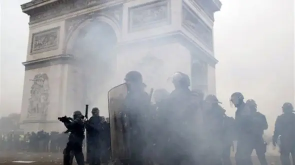 هر 4 روز یک افسر پلیس در فرانسه دست به خودکشی می‌زند