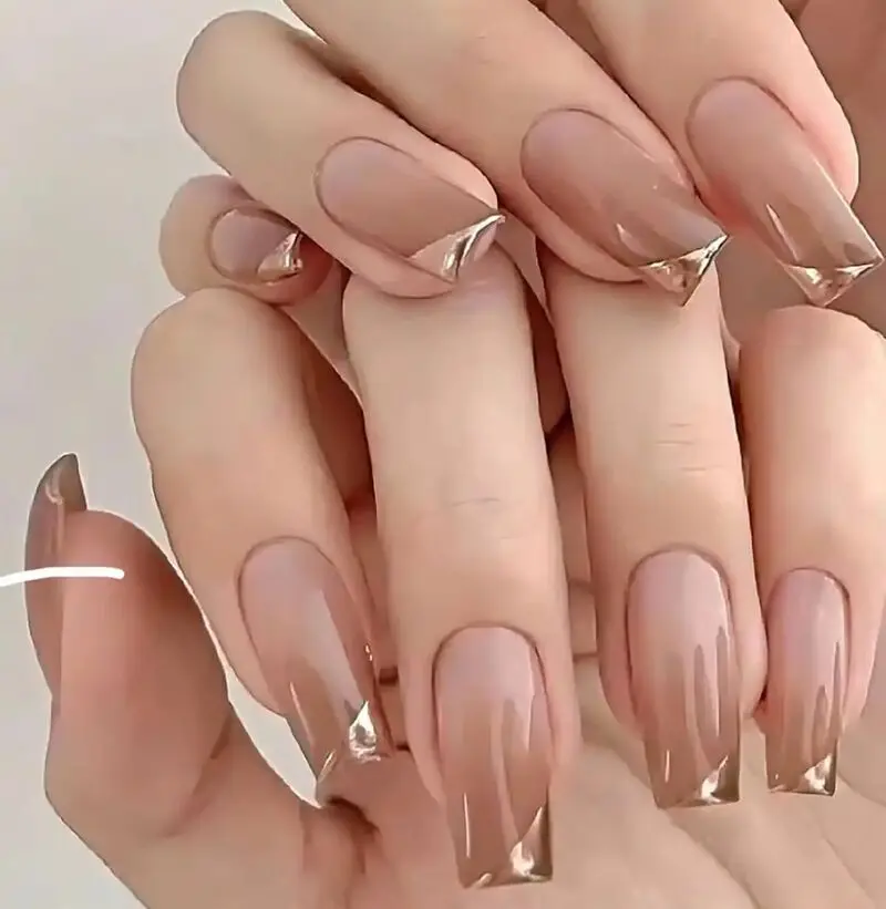 ناخن رنگ نود مربعی