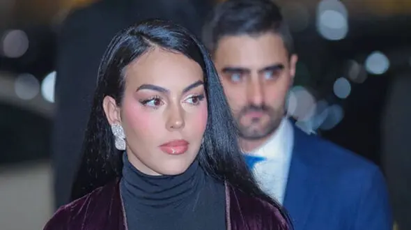 عکس  اعتراض جنجالی به برهنگی نامزد رونالدو در عربستان ! / جورجیا با خاک یکسان شد !