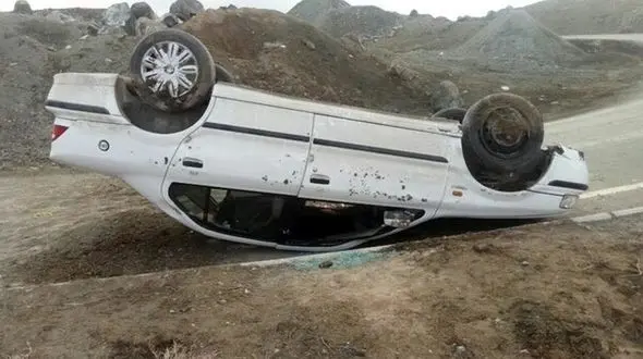 ببینید / واژگونی سمند وسط جاده / ترمز دستی خودرو را بکشید!