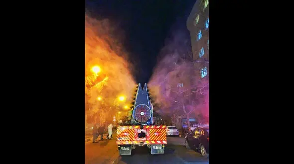 نبرد با کرونا در تهران به کمک مه پاش غول پیکر شهرداری + عکس