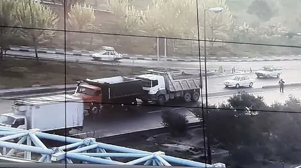 یک کامیون سه راه افسریه تهران را به هم ریخت + جزییات