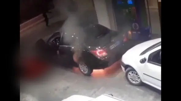 فیلم وحشتناک لحظه آتش گرفتن دنا در پمپ بنزین / مادر و کودک به موقع فرار کردند