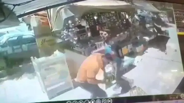 کرمانشاه تگزاس شد/ نزاع خیابانی با چوب و چماق و شمشیر + فیلم صحنه درگیری