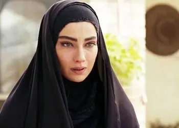 استایل زمستانی به سبک بازیگر سریال «نجلا» / از کلاه گرم روسی تا بافت یقه اسکی / خانم بازیگر خارج از تلویزیون یکی دیگه است!