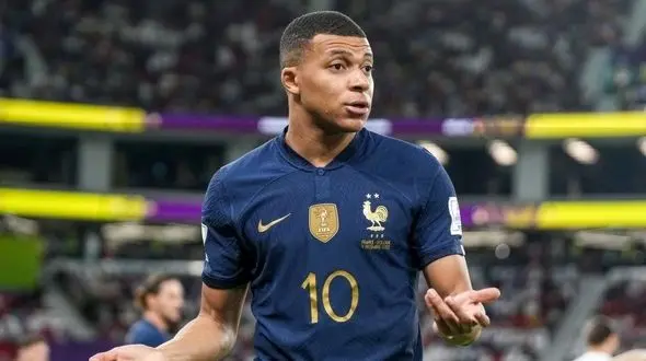 ستاره فرانسه دیدار با انگلیس را از دست داد ؟