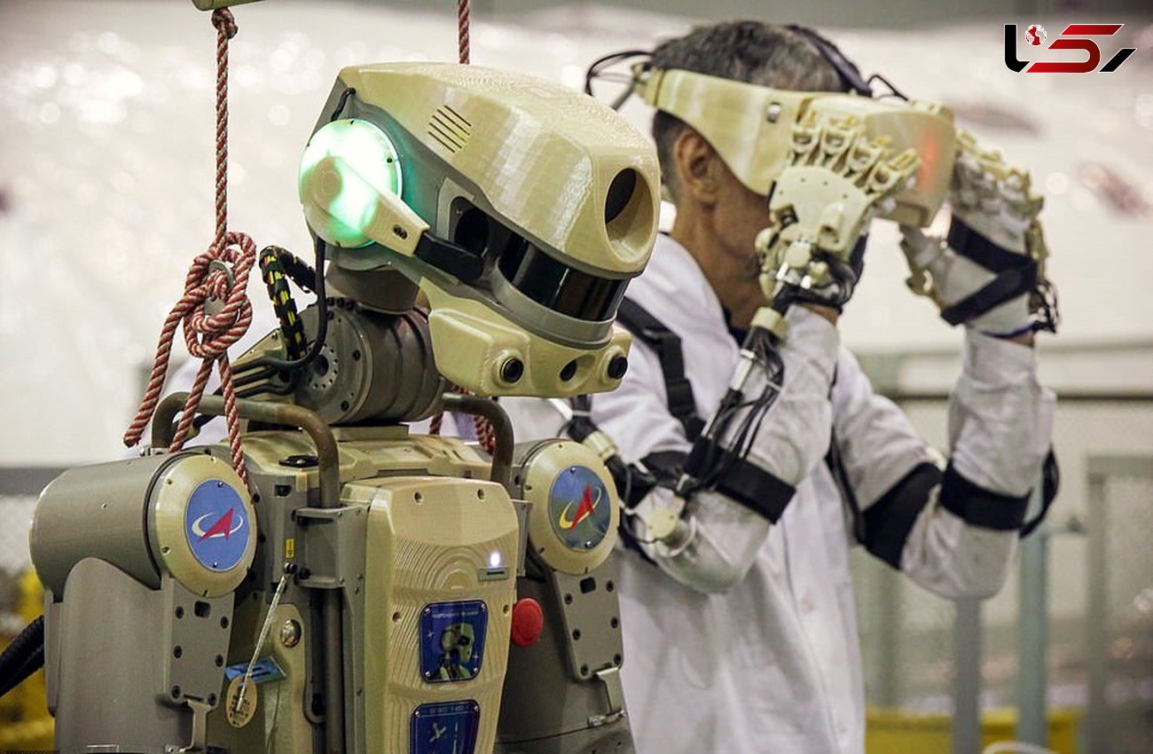 ربات انسان نمای روسی، فضانوردان را همراهی می‌کند