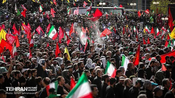 فیلم حضور دانشجویان دانشگاه صنعتی شریف در مراسم ادای احترام به رهبر شهید انقلاب 
