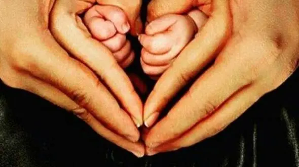 عکس: فرزند آزاده نامداری مجری معروف! + نام دختر آزاده نامداری 