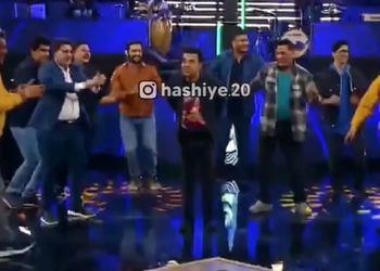 فیلم آواز شاد /  مسابقه رقص داریوش فرضیایی با شرکت کننده ها که یکی یکی میان جلو  / آخری عالیه