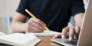 اعتراض بیش از ۳۰ هزار دانشجوی دانشگاه آزاد به امتحانات حضوری/  «ترم تابستان را مجازی برگزار کردید، چرا امتحان حضوری است؟»