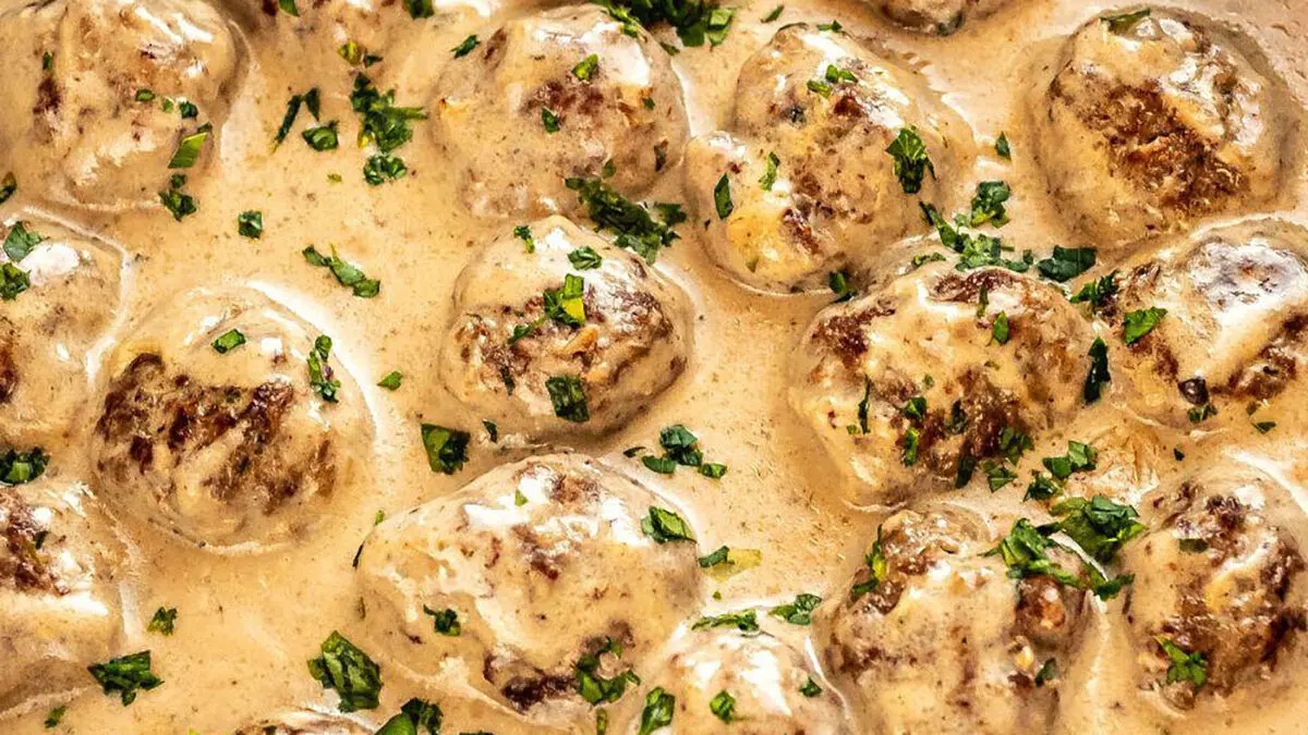 فیلم آموزش درست کردن کوفته با سس قارچ؛ گزینه مناسب برای ناهار جمعه