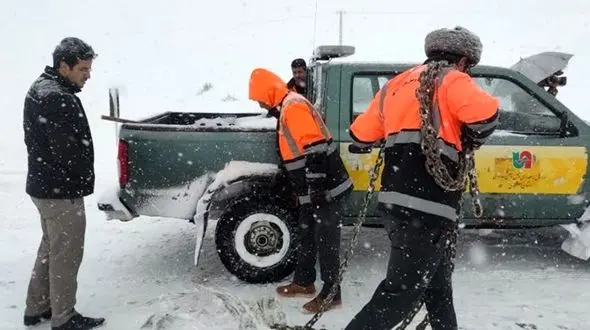 فیلم عملیات نجات کودک 3 ساله / برف و یخبندان کار را سخت کرده بود