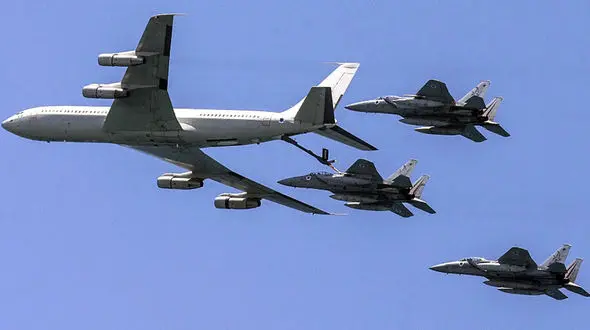 رزمایش ارتش آمریکا در خاورمیانه/ اعزام هواپیمای سوخت رسان بوئینگ نیروی هوایی آمریکا از آلمان به کویت و قطر