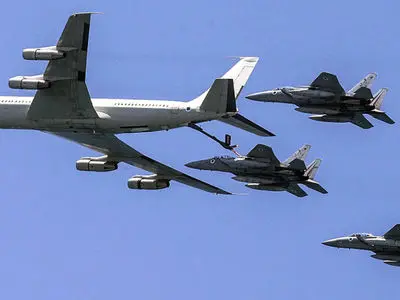 رزمایش ارتش آمریکا در خاورمیانه/ اعزام هواپیمای سوخت رسان بوئینگ نیروی هوایی آمریکا از آلمان به کویت و قطر