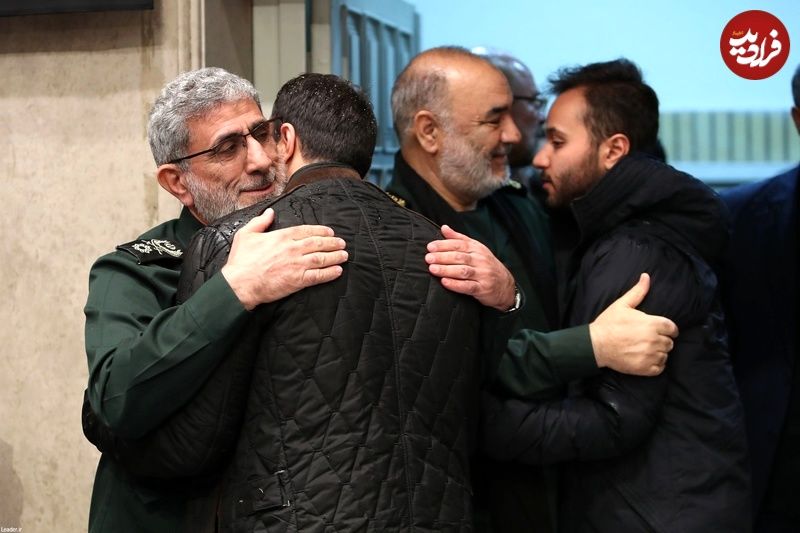 لحظه دیدار سردار قاآنی با پسر شهید سلیمانی