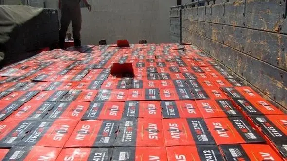 کامیون باطری‌های قاچاق در الیگودرز متوقف شد