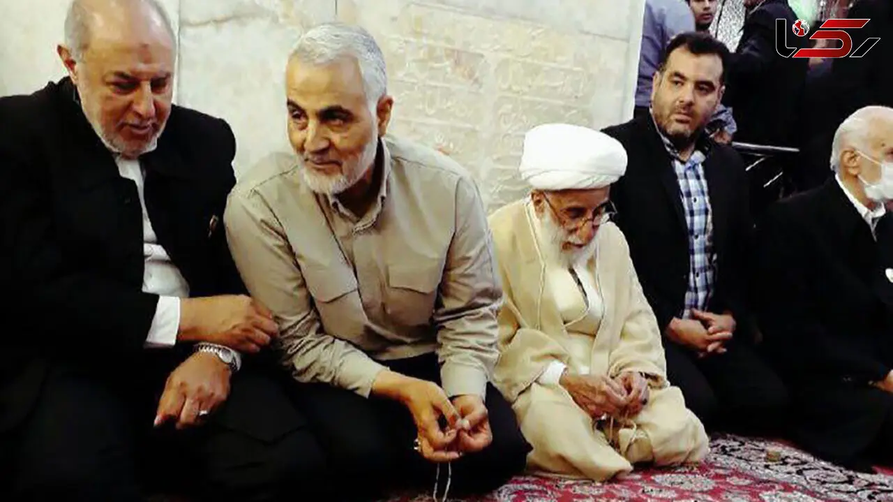 سردار سلیمانی در کنار آیت الله جنتی در حرم رضوی + عکس