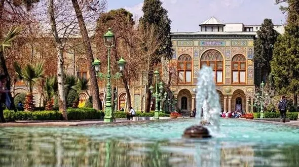 سردر تاریخی کاخ گلستان به سالن بدنسازی رفته ! / علت چیست؟