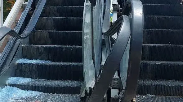 پل عابر پیاده یا تونل وحشت! / امنیت مردم همدان در اولویت نیست؟