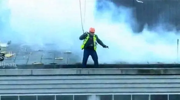 ببینید/ گیر افتادن مرد ماجراجو در میان انفجار و سقوط! / بهای سنگین تقلید از هالیوود + فیلم