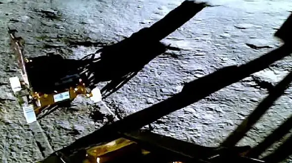 اولین فیلم از فرود کاوشگر هند روی قطب جنوب ماه + فیلم