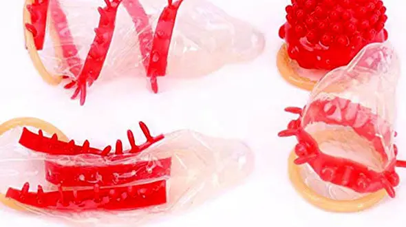 مراقبت از ناحیه تناسلی با استفاده درست از کاندوم و نوار بهداشتی