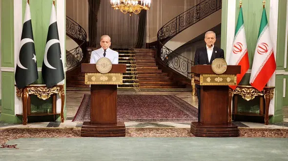 پاکستان کشوری مهم و همسایه راهبردی برای ایران است/ مرزهای دو کشور باید عاری از ناامنی و تروریسم باشد 