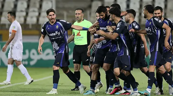 اعتصاب بازیکنان حریف پیش رو پرسپولیس/ پول ندهید عصر هم تمرین نمی کنیم