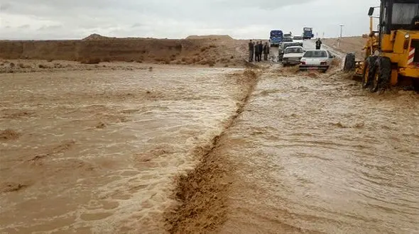 نجات جان خانواده باخزری گرفتار در سیل