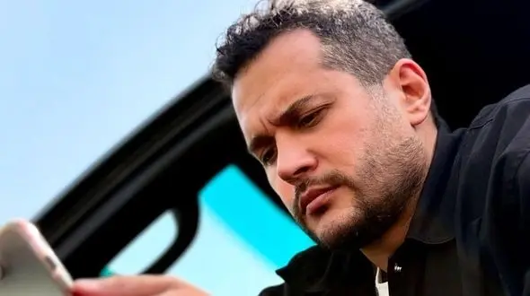 سیاوش خیرابی، بازیگر سریال «آوای باران» تغییر چهره داد/ آقای بازیگر در 41 سالگی با استایل منحصربه فرد اصلا قابل شناسایی نیست