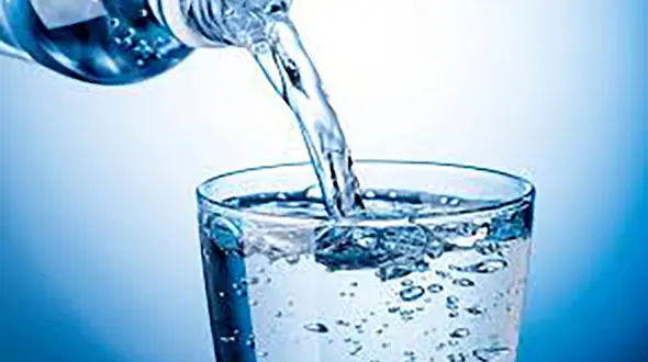 داستانک امروز / لیوان آبی که درس زندگی می دهد