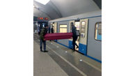 حمل جسد با قطار مترو به خاطر ترافیک! + عکس