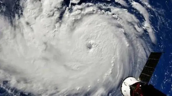 
توفان ۲۱۰ کیلومتری فلورنس در آمریکا
